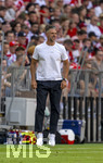 15.08.2026, Fussball Bundesliga 2026/2027, Testspiel Telecom-Cup, FC Bayern München - RB Leipzig, in der Allianz-Arena München, Trainer Martin Demichelis (RB Leipzig) gibt Anweisungen