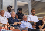 15.08.2026, Fussball Bundesliga 2026/2027, Testspiel Telecom-Cup, FC Bayern München - RB Leipzig, in der Allianz-Arena München, Ehrentribüne mit Dieter Hoeness, Ehren-Präsident Uli Hoeneß (FC Bayern München, Hoeness), Sportvorstand Max Eberl (Bayern München), Dayot Upamecano (FC Bayern München), Michael Olise (FC Bayern München), Harry Kane (FC Bayern München), 