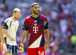 15.08.2026, Fussball Bundesliga 2026/2027, Testspiel Telecom-Cup, FC Bayern München - RB Leipzig, in der Allianz-Arena München, Ismael Saibari (FC Bayern München) gut gelaunt beim Aufwärmen.