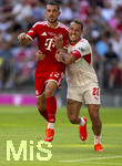 15.08.2026, Fussball Bundesliga 2026/2027, Testspiel Telecom-Cup, FC Bayern München - RB Leipzig, in der Allianz-Arena München, v.li: Arijon Ibrahimovic (Bayern München) gegen David Raum (RB Leipzig) 