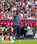 15.08.2026, Fussball Bundesliga 2026/2027, Testspiel Telecom-Cup, FC Bayern München - RB Leipzig, in der Allianz-Arena München, Trainer Vincent Kompany (FC Bayern München) am Spielfeldrand 
