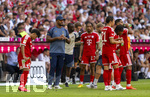 15.08.2026, Fussball Bundesliga 2026/2027, Testspiel Telecom-Cup, FC Bayern München - RB Leipzig, in der Allianz-Arena München, Trainer Vincent Kompany (FC Bayern München) mit seinen Spielern Maycon Cardozo (Bayern München), Sacha Boey (FC Bayern München), Hiroki Ito (FC Bayern München), 