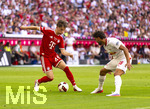 15.08.2026, Fussball Bundesliga 2026/2027, Testspiel Telecom-Cup, FC Bayern München - RB Leipzig, in der Allianz-Arena München, li: Tim Binder (Bayern München) im Zweikampf gegen Max Finkgräfe (RB Leipzig) 