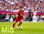 15.08.2026, Fussball Bundesliga 2026/2027, Testspiel Telecom-Cup, FC Bayern München - RB Leipzig, in der Allianz-Arena München, Tim Binder (Bayern München) am Ball 