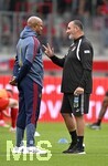18.08.2026, Fussball Bundesliga 2026/2027, Testspiel, 1.FC Heidenheim - FC Bayern München, in der Voith-Arena Heidenheim, v.l. Trainer Vincent Kompany (FC Bayern München) und Trainer Frank Schmidt (1. FC Heidenheim 1846)  im Gespräch.