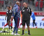 18.08.2026, Fussball Bundesliga 2026/2027, Testspiel, 1.FC Heidenheim - FC Bayern München, in der Voith-Arena Heidenheim, v.l. Trainer Vincent Kompany (FC Bayern München) und Trainer Frank Schmidt (1. FC Heidenheim 1846) im Gespräch.