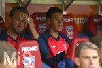 18.08.2026, Fussball Bundesliga 2026/2027, Testspiel, 1.FC Heidenheim - FC Bayern München, in der Voith-Arena Heidenheim, v.l. Harry Kane (FC Bayern München) und Jamal Musiala (Bayern München) nehmen auf der Ersatzbank platz