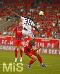 18.08.2026, Fussball Bundesliga 2026/2027, Testspiel, 1.FC Heidenheim - FC Bayern München, in der Voith-Arena Heidenheim, Bara Sapoko Ndiaye (Bayern München) gegen Yannik Wagner (1.FC Heidenheim) 