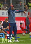18.08.2026, Fussball Bundesliga 2026/2027, Testspiel, 1.FC Heidenheim - FC Bayern München, in der Voith-Arena Heidenheim, Trainer Vincent Kompany (FC Bayern München) gestikuliert