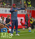 18.08.2026, Fussball Bundesliga 2026/2027, Testspiel, 1.FC Heidenheim - FC Bayern München, in der Voith-Arena Heidenheim, Trainer Vincent Kompany (FC Bayern München) gestikuliert