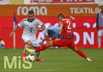 18.08.2026, Fussball Bundesliga 2026/2027, Testspiel, 1.FC Heidenheim - FC Bayern München, in der Voith-Arena Heidenheim, v.l. Arijon Ibrahimovic (Bayern München) gegen Marnon Busch (1. FC Heidenheim 1846) 
