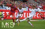 18.08.2026, Fussball Bundesliga 2026/2027, Testspiel, 1.FC Heidenheim - FC Bayern München, in der Voith-Arena Heidenheim, v.l. Julian Niehues (1. FC Heidenheim 1846), Sacha Boey (FC Bayern München) und Tim Binder (Bayern München) 