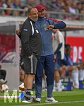 18.08.2026, Fussball Bundesliga 2026/2027, Testspiel, 1.FC Heidenheim - FC Bayern München, in der Voith-Arena Heidenheim, v.l. Trainer Frank Schmidt (1. FC Heidenheim 1846) und Trainer Vincent Kompany (FC Bayern München) im Gespräch