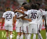 18.08.2026, Fussball Bundesliga 2026/2027, Testspiel, 1.FC Heidenheim - FC Bayern München, in der Voith-Arena Heidenheim, v.l. Sacha Boey (FC Bayern München), Felipe Chavez (FC Bayern München), , Maycon Cardozo (Bayern München), Wisdom Mike (FC Bayern München) und Bara Sapoko Ndiaye (Bayern München) jubeln
