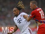 18.08.2026, Fussball Bundesliga 2026/2027, Testspiel, 1.FC Heidenheim - FC Bayern München, in der Voith-Arena Heidenheim, v.l. Sacha Boey (FC Bayern München) gegen Jonas Föhrenbach (1. FC Heidenheim 1846) 