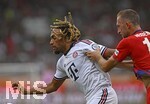 18.08.2026, Fussball Bundesliga 2026/2027, Testspiel, 1.FC Heidenheim - FC Bayern München, in der Voith-Arena Heidenheim, v.l. Sacha Boey (FC Bayern München) gegen Jonas Föhrenbach (1. FC Heidenheim 1846) 