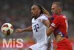 18.08.2026, Fussball Bundesliga 2026/2027, Testspiel, 1.FC Heidenheim - FC Bayern München, in der Voith-Arena Heidenheim, v.l. Sacha Boey (FC Bayern München) gegen Jonas Föhrenbach (1. FC Heidenheim 1846) 