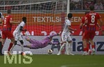 18.08.2026, Fussball Bundesliga 2026/2027, Testspiel, 1.FC Heidenheim - FC Bayern München, in der Voith-Arena Heidenheim, Torwart Jonas Urbig (FC Bayern München) kassiert das 2:1