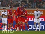 18.08.2026, Fussball Bundesliga 2026/2027, Testspiel, 1.FC Heidenheim - FC Bayern München, in der Voith-Arena Heidenheim, v.l. Julian Niehues (1. FC Heidenheim 1846) und Yannik Wagner (1.FC Heidenheim)  jubeln nach dem 2:1. 