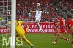 18.08.2026, Fussball Bundesliga 2026/2027, Testspiel, 1.FC Heidenheim - FC Bayern München, in der Voith-Arena Heidenheim, Jamal Musiala (Bayern München) gegen Torwart Thomas Dähne (1. FC Heidenheim 1846) 