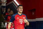 18.08.2026, Fussball Bundesliga 2026/2027, Testspiel, 1.FC Heidenheim - FC Bayern München, in der Voith-Arena Heidenheim, Felipe Chavez (FC Bayern München) kommt aus der Kabine.