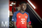 18.08.2026, Fussball Bundesliga 2026/2027, Testspiel, 1.FC Heidenheim - FC Bayern München, in der Voith-Arena Heidenheim, Bara Sapoko Ndiaye (Bayern München) kommt aus der Kabine.