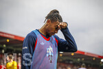 18.08.2026, Fussball Bundesliga 2026/2027, Testspiel, 1.FC Heidenheim - FC Bayern München, in der Voith-Arena Heidenheim, Michael Olise (FC Bayern München) nachdenklich beim Aufwärmen.