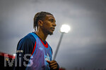18.08.2026, Fussball Bundesliga 2026/2027, Testspiel, 1.FC Heidenheim - FC Bayern München, in der Voith-Arena Heidenheim, Michael Olise (FC Bayern München) nachdenklich beim Aufwärmen. 