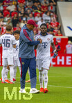 18.08.2026, Fussball Bundesliga 2026/2027, Testspiel, 1.FC Heidenheim - FC Bayern München, in der Voith-Arena Heidenheim, Trainer Vincent Kompany (li, FC Bayern München) mkit Alphonso Davies (FC Bayern München) 
