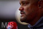 18.08.2026, Fussball Bundesliga 2026/2027, Testspiel, 1.FC Heidenheim - FC Bayern München, in der Voith-Arena Heidenheim, Trainer Vincent Kompany (FC Bayern München) nachdenklich beim Interview.