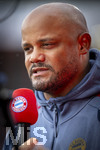 18.08.2026, Fussball Bundesliga 2026/2027, Testspiel, 1.FC Heidenheim - FC Bayern München, in der Voith-Arena Heidenheim, Trainer Vincent Kompany (FC Bayern München) nachdenklich beim Interview.