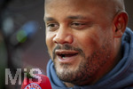 18.08.2026, Fussball Bundesliga 2026/2027, Testspiel, 1.FC Heidenheim - FC Bayern München, in der Voith-Arena Heidenheim, Trainer Vincent Kompany (FC Bayern München) nachdenklich beim Interview.