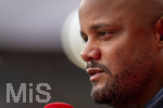 18.08.2026, Fussball Bundesliga 2026/2027, Testspiel, 1.FC Heidenheim - FC Bayern München, in der Voith-Arena Heidenheim, Trainer Vincent Kompany (FC Bayern München) nachdenklich beim Interview.