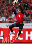 18.08.2026, Fussball Bundesliga 2026/2027, Testspiel, 1.FC Heidenheim - FC Bayern München, in der Voith-Arena Heidenheim, Torwart Jonas Urbig (FC Bayern München) beim Aufwärmen.