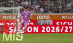 18.08.2026, Fussball Bundesliga 2026/2027, Testspiel, 1.FC Heidenheim - FC Bayern München, in der Voith-Arena Heidenheim, Torwart Jonas Urbig (FC Bayern München) am Ball, hinten auf der Bande: Saison 26/27 