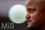 18.08.2026, Fussball Bundesliga 2026/2027, Testspiel, 1.FC Heidenheim - FC Bayern München, in der Voith-Arena Heidenheim, Trainer Vincent Kompany (FC Bayern München) nachdenklich beim Interview.