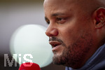 18.08.2026, Fussball Bundesliga 2026/2027, Testspiel, 1.FC Heidenheim - FC Bayern München, in der Voith-Arena Heidenheim, Trainer Vincent Kompany (FC Bayern München) nachdenklich beim Interview.