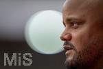 18.08.2026, Fussball Bundesliga 2026/2027, Testspiel, 1.FC Heidenheim - FC Bayern München, in der Voith-Arena Heidenheim, Trainer Vincent Kompany (FC Bayern München) nachdenklich beim Interview.