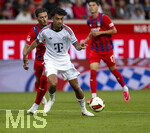 18.08.2026, Fussball Bundesliga 2026/2027, Testspiel, 1.FC Heidenheim - FC Bayern München, in der Voith-Arena Heidenheim, Nathaniel Brown (FC Bayern München) am Ball 
