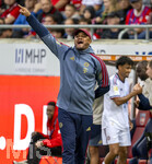 18.08.2026, Fussball Bundesliga 2026/2027, Testspiel, 1.FC Heidenheim - FC Bayern München, in der Voith-Arena Heidenheim, Trainer Vincent Kompany (FC Bayern München) gibt Anweisungen.