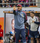18.08.2026, Fussball Bundesliga 2026/2027, Testspiel, 1.FC Heidenheim - FC Bayern München, in der Voith-Arena Heidenheim, Trainer Vincent Kompany (FC Bayern München) gibt Anweisungen.