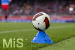 18.08.2026, Fussball Bundesliga 2026/2027, Testspiel, 1.FC Heidenheim - FC Bayern München, in der Voith-Arena Heidenheim, Der Spielball Torfabrik liegt auf einem Hütchen