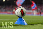 18.08.2026, Fussball Bundesliga 2026/2027, Testspiel, 1.FC Heidenheim - FC Bayern München, in der Voith-Arena Heidenheim, Der Spielball Torfabrik liegt auf einem Hütchen