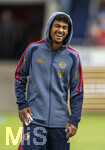 18.08.2026, Fussball Bundesliga 2026/2027, Testspiel, 1.FC Heidenheim - FC Bayern München, in der Voith-Arena Heidenheim, Nathaniel Brown (FC Bayern München) vor dem Spiel gut gelaunt 
