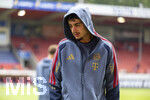 18.08.2026, Fussball Bundesliga 2026/2027, Testspiel, 1.FC Heidenheim - FC Bayern München, in der Voith-Arena Heidenheim, Aleksandar Pavlovic (Bayern München)  nachdenklich vor dem Spiel