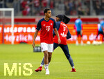 18.08.2026, Fussball Bundesliga 2026/2027, Testspiel, 1.FC Heidenheim - FC Bayern München, in der Voith-Arena Heidenheim, Jamal Musiala (Bayern München) und Michael Olise (FC Bayern München) beim Aufwärmen