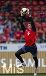 18.08.2026, Fussball Bundesliga 2026/2027, Testspiel, 1.FC Heidenheim - FC Bayern München, in der Voith-Arena Heidenheim, Torwart Jonas Urbig (FC Bayern München) beim Aufwärmen.