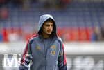 18.08.2026, Fussball Bundesliga 2026/2027, Testspiel, 1.FC Heidenheim - FC Bayern München, in der Voith-Arena Heidenheim, Aleksandar Pavlovic (Bayern München)  nachdenklich vor dem Spiel 