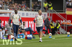 18.08.2026, Fussball Bundesliga 2026/2027, Testspiel, 1.FC Heidenheim - FC Bayern München, in der Voith-Arena Heidenheim, v.li: Co-Trainer Floribert Ngalula (FC Bayern München, N´Galula),  Co-Trainer Aaron Danks (Bayern München) 