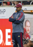 18.08.2026, Fussball Bundesliga 2026/2027, Testspiel, 1.FC Heidenheim - FC Bayern München, in der Voith-Arena Heidenheim, Trainer Vincent Kompany (FC Bayern München) nachdenklich 